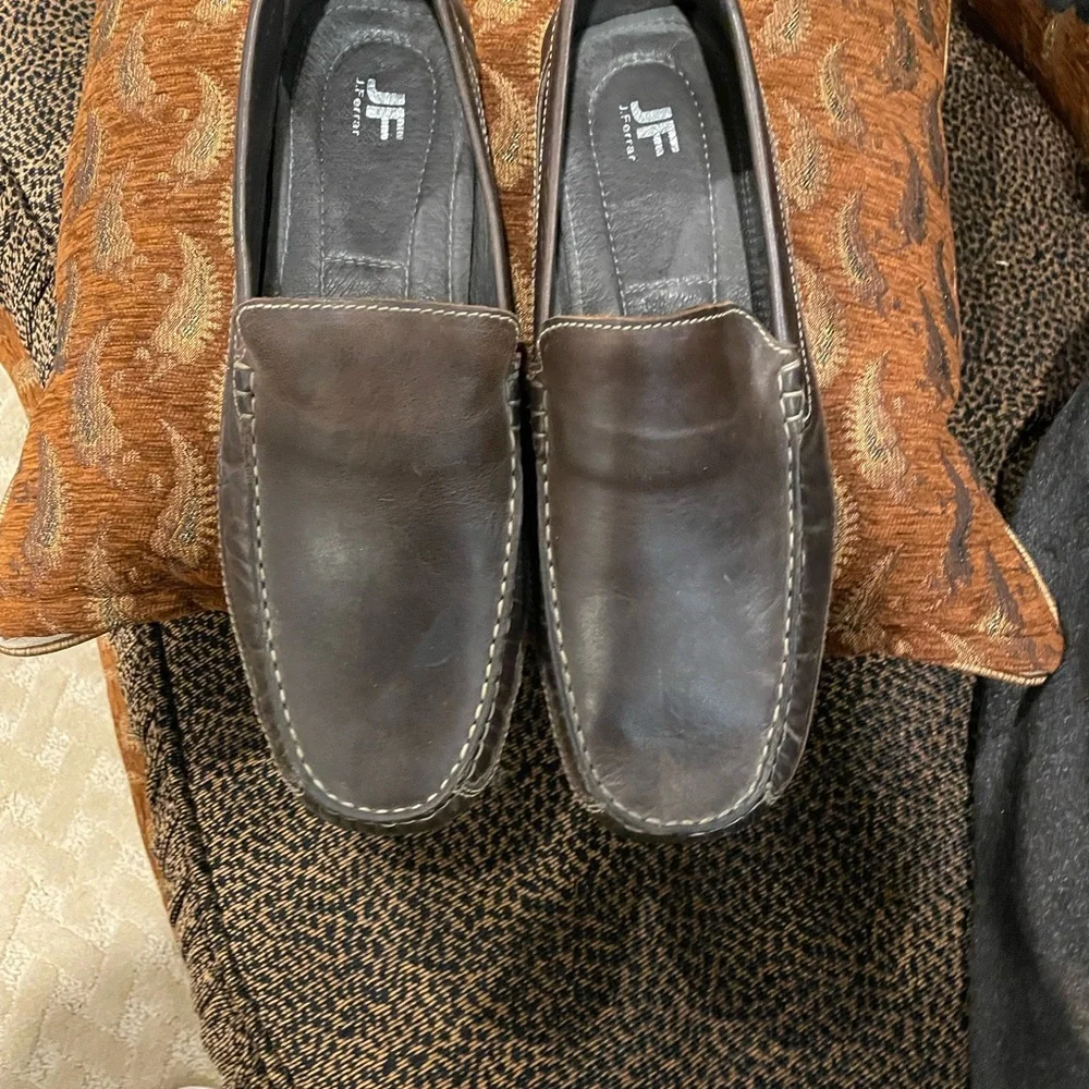 Men’s slip-on driving loafer by J. Ferrar in  size 13
